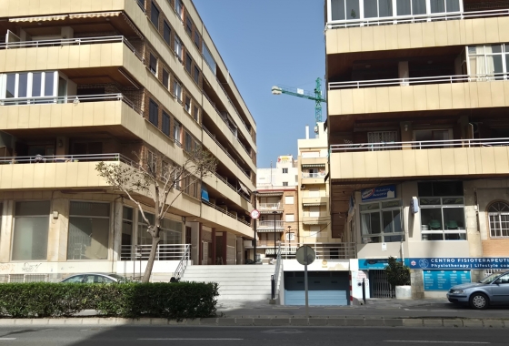 Resale - Apartment / flat - Torrevieja - Playa del Acequión