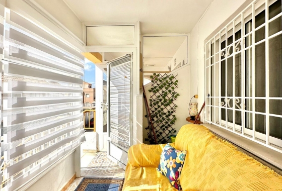 Resale - Bungalow - Torrevieja - La Siesta - El Salado -  Torreta