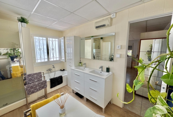 Resale - Villa - Dolores - Comunidad Valenciana