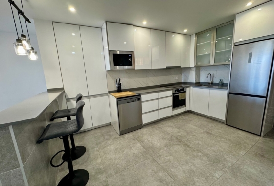 Resale - Apartment / flat - Torrevieja - Puerto Deportivo