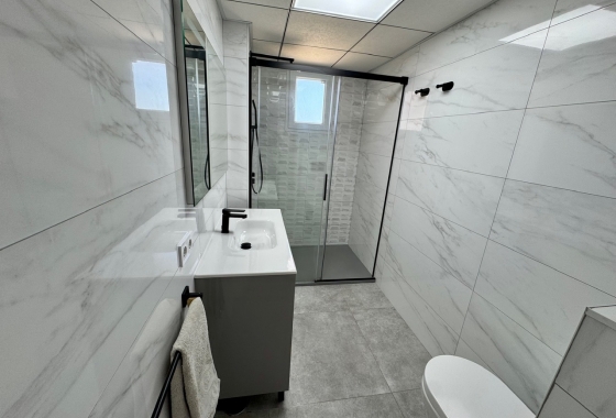 Resale - Apartment / flat - Torrevieja - Puerto Deportivo