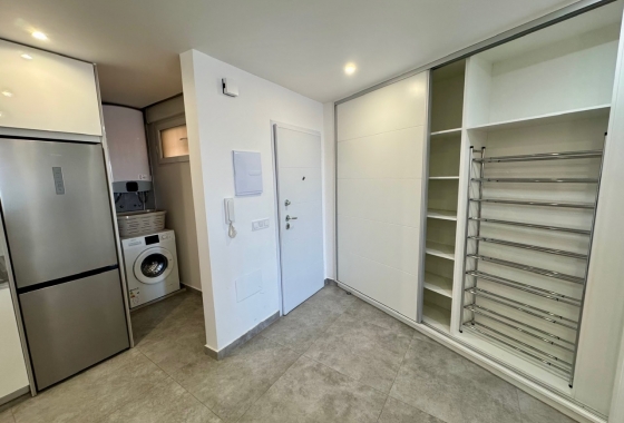 Resale - Apartment / flat - Torrevieja - Puerto Deportivo