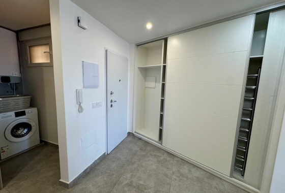 Resale - Apartment / flat - Torrevieja - Puerto Deportivo