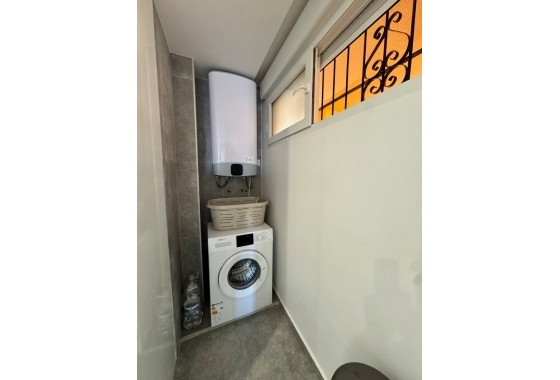 Resale - Apartment / flat - Torrevieja - Puerto Deportivo