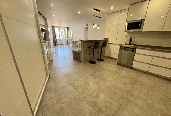 Resale - Apartment / flat - Torrevieja - Puerto Deportivo