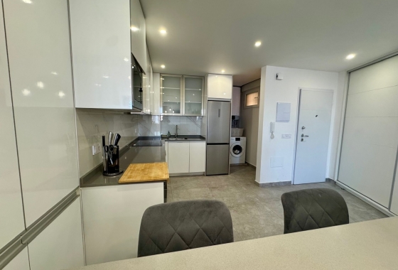 Resale - Apartment / flat - Torrevieja - Puerto Deportivo