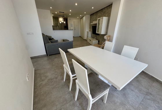 Resale - Apartment / flat - Torrevieja - Puerto Deportivo