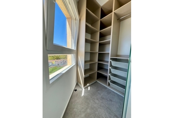 Resale - Apartment / flat - Torrevieja - Puerto Deportivo