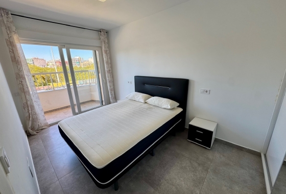 Resale - Apartment / flat - Torrevieja - Puerto Deportivo