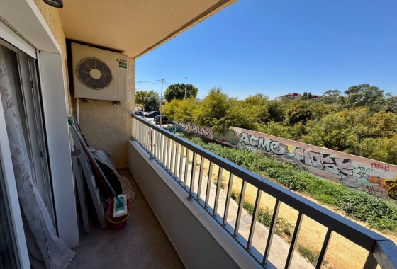 Resale - Apartment / flat - Torrevieja - Puerto Deportivo