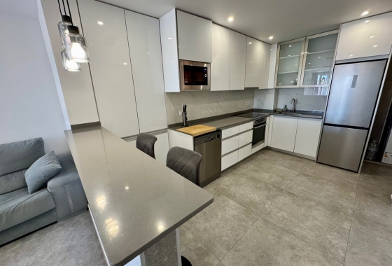 Resale - Apartment / flat - Torrevieja - Puerto Deportivo