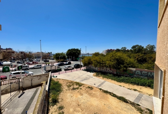 Resale - Apartment / flat - Torrevieja - Puerto Deportivo