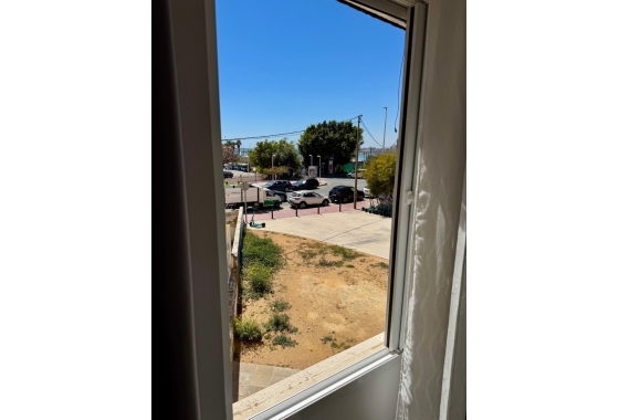 Resale - Apartment / flat - Torrevieja - Puerto Deportivo