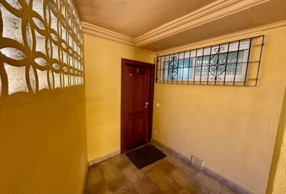 Resale - Apartment / flat - Torrevieja - Puerto Deportivo