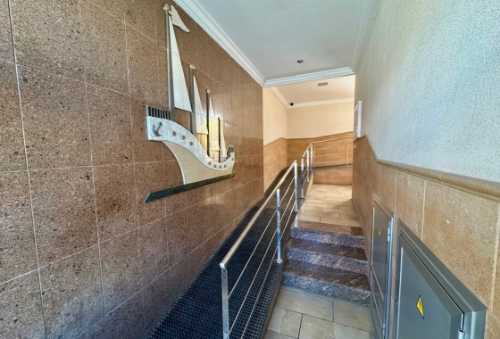 Resale - Apartment / flat - Torrevieja - Puerto Deportivo