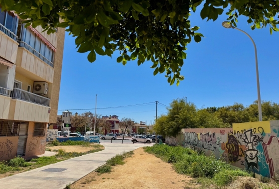 Resale - Apartment / flat - Torrevieja - Puerto Deportivo