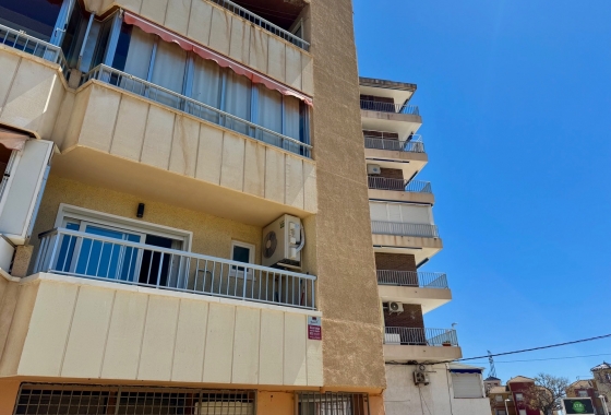 Resale - Apartment / flat - Torrevieja - Puerto Deportivo