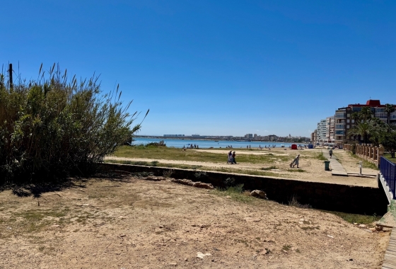 Resale - Apartment / flat - Torrevieja - Puerto Deportivo