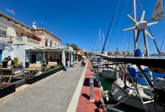 Resale - Apartment / flat - Torrevieja - Puerto Deportivo