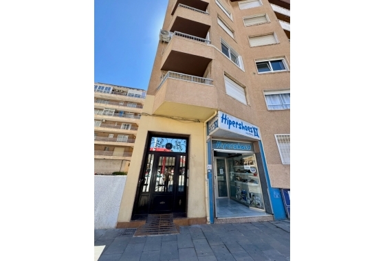 Resale - Apartment / flat - Torrevieja - Puerto Deportivo