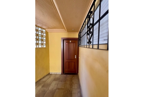 Resale - Apartment / flat - Torrevieja - Puerto Deportivo