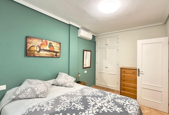 Resale - Bungalow - Torrevieja - Centro