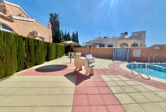 Перепродажа - Вилла - Orihuela Costa - Los Almendros-la Florida