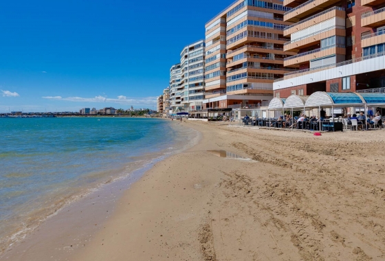 Resale - Apartment / flat - Torrevieja - Playa del Acequión