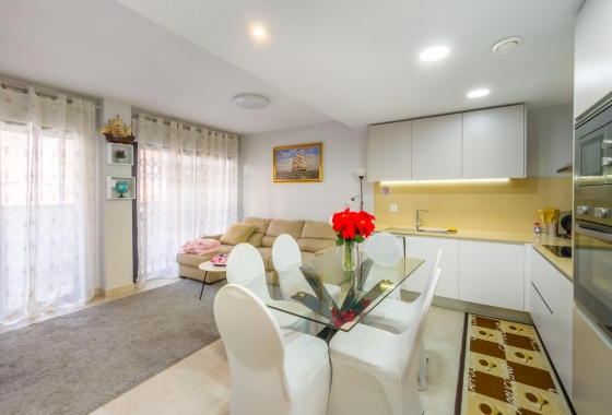 Resale - Apartment / flat - Torrevieja - Estacion De Autobuses