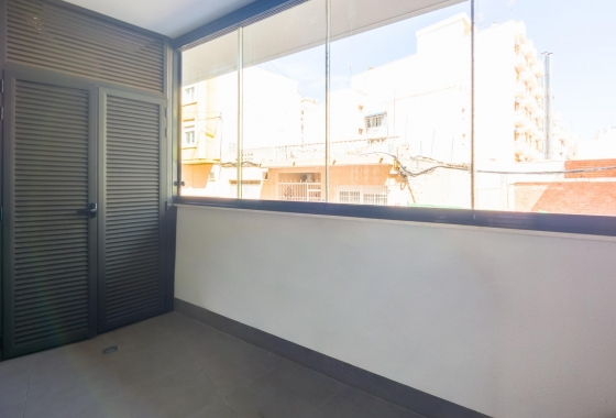 Resale - Apartment / flat - Torrevieja - Estacion De Autobuses