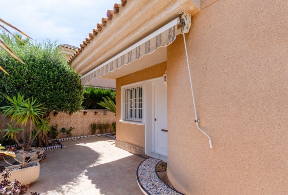 Resale - Villa - Torrevieja - Los Balcones - Los Altos del Edén
