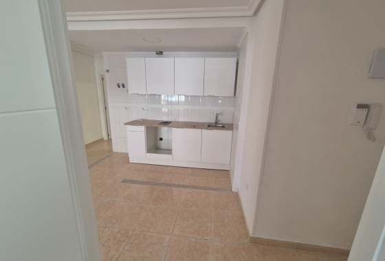 Resale - Apartment / flat - Torrevieja - LA LOMA