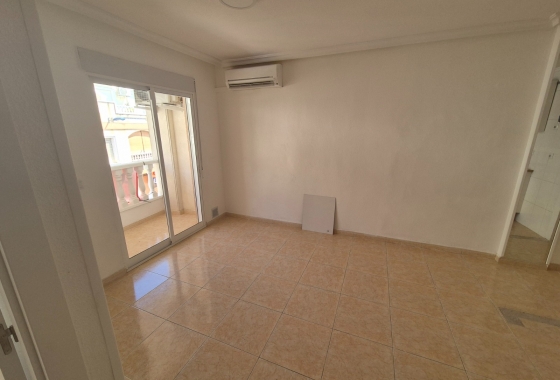 Resale - Apartment / flat - Torrevieja - LA LOMA