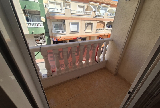 Resale - Apartment / flat - Torrevieja - LA LOMA