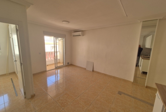 Resale - Apartment / flat - Torrevieja - LA LOMA