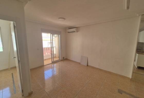 Resale - Apartment / flat - Torrevieja - LA LOMA