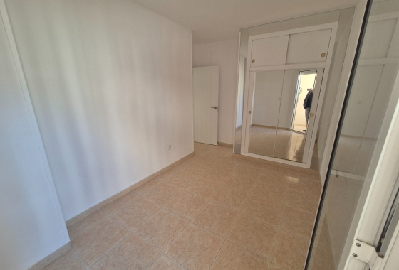 Resale - Apartment / flat - Torrevieja - LA LOMA