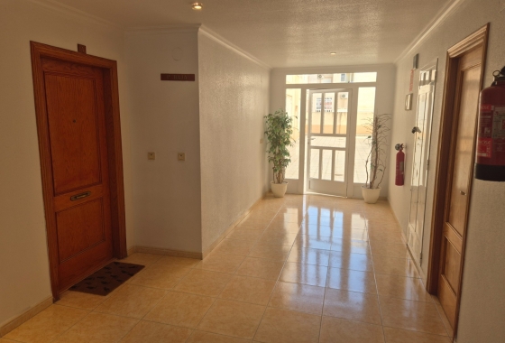 Resale - Apartment / flat - Torrevieja - LA LOMA