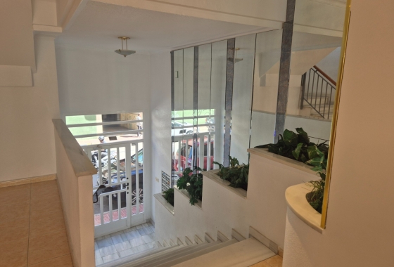 Resale - Apartment / flat - Torrevieja - LA LOMA