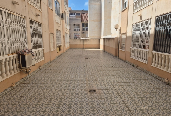 Resale - Apartment / flat - Torrevieja - LA LOMA