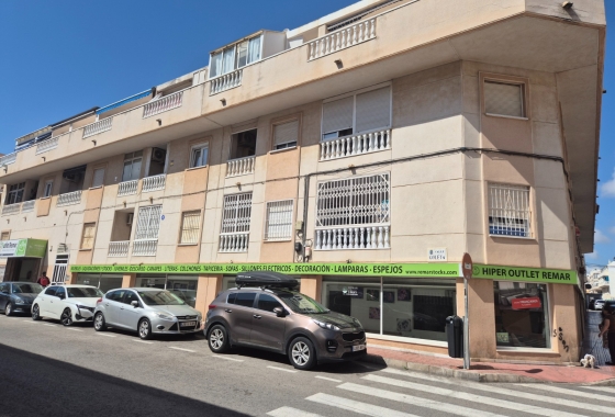 Resale - Apartment / flat - Torrevieja - LA LOMA