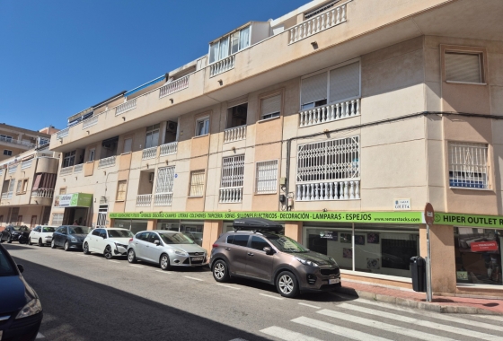 Resale - Apartment / flat - Torrevieja - LA LOMA