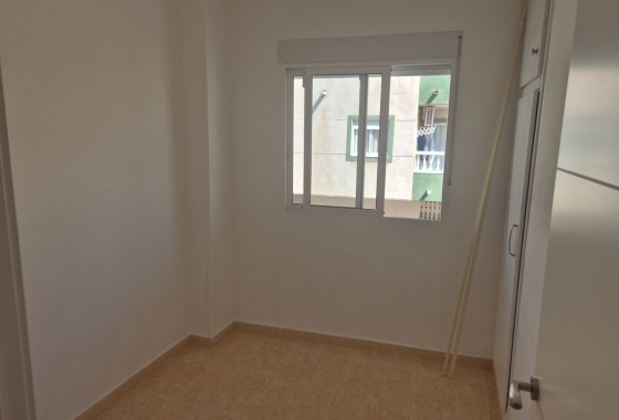 Resale - Apartment / flat - Torrevieja - LA LOMA