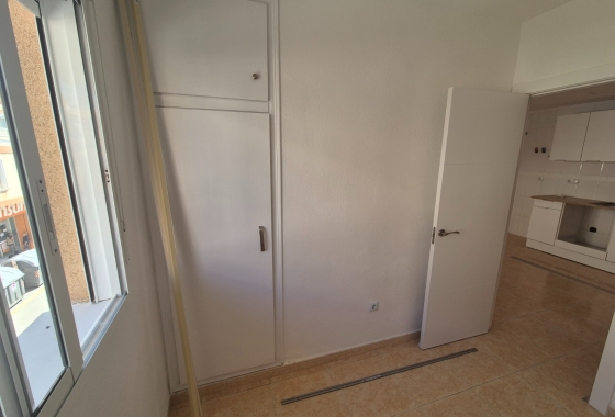 Resale - Apartment / flat - Torrevieja - LA LOMA