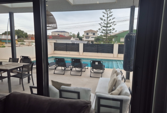 Resale - Chalet - Torrevieja - Los Balcones