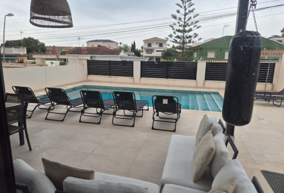 Resale - Chalet - Torrevieja - Los Balcones