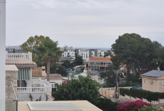 Resale - Chalet - Torrevieja - Los Balcones