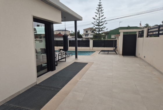 Resale - Chalet - Torrevieja - Los Balcones
