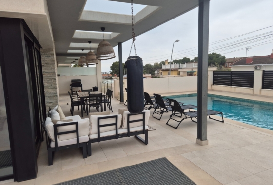Resale - Chalet - Torrevieja - Los Balcones