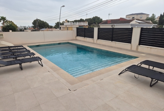 Resale - Chalet - Torrevieja - Los Balcones